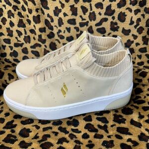 Women’s sketchers sneakers